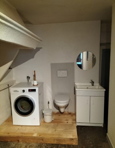Une petite salle de bain