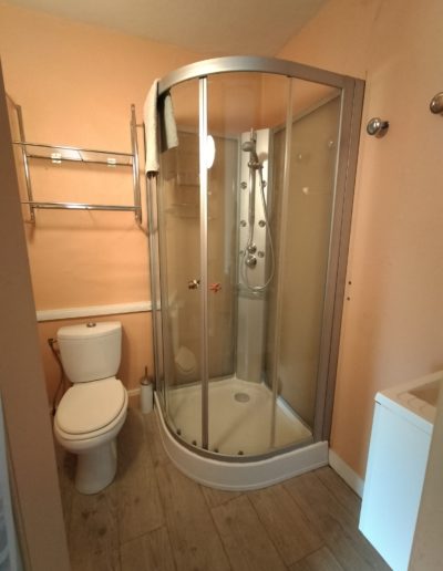 Une petite salle de bain