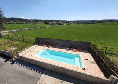 piscine extérieur avec transate