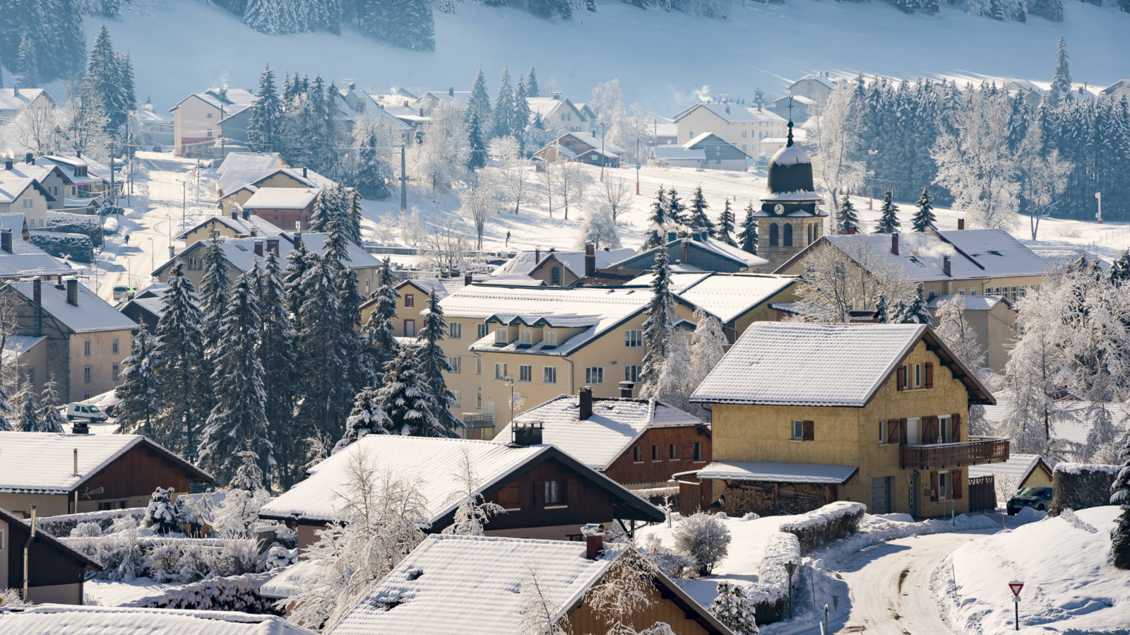 Un village sous la neige