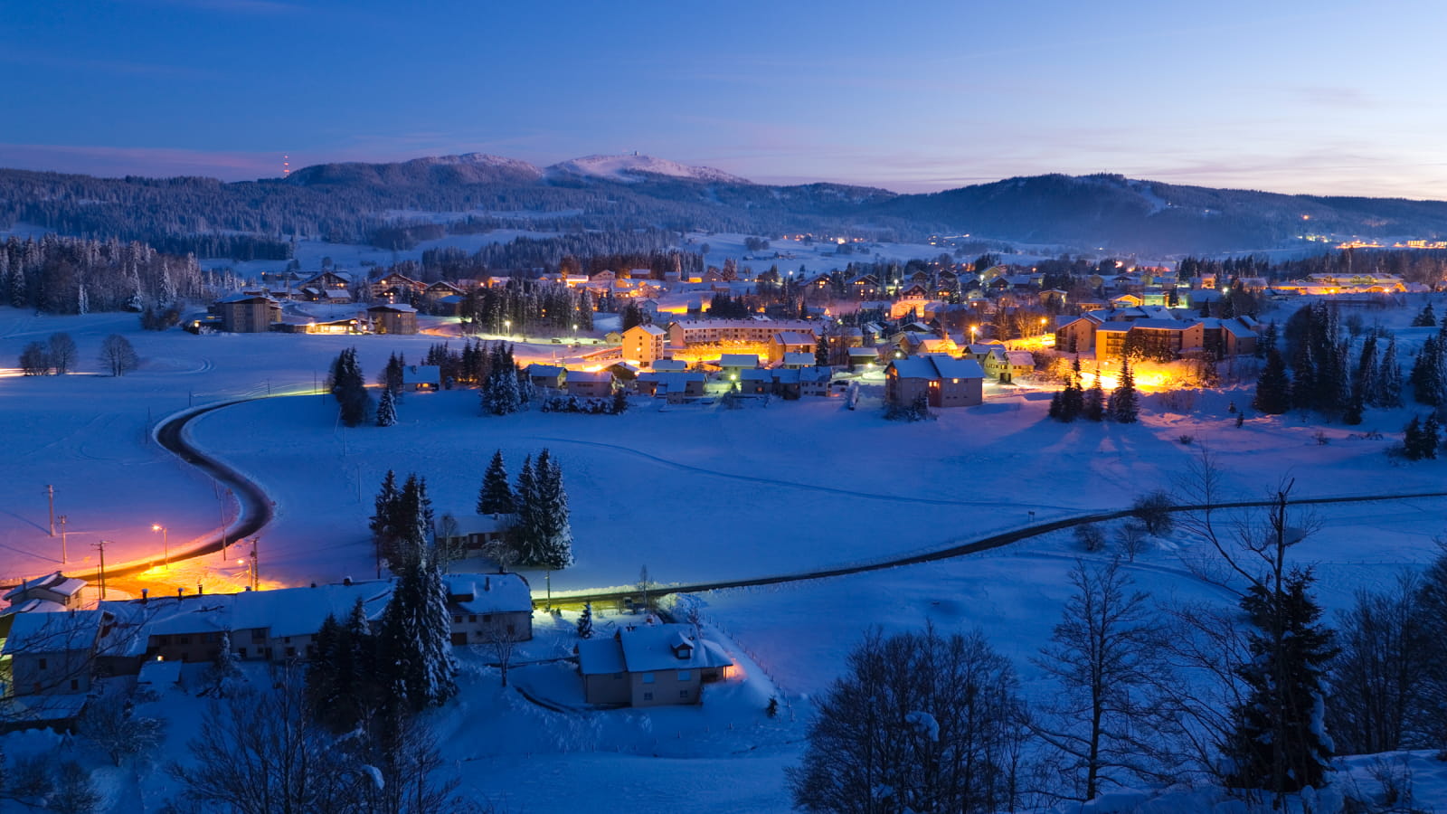 Un village sous la neige